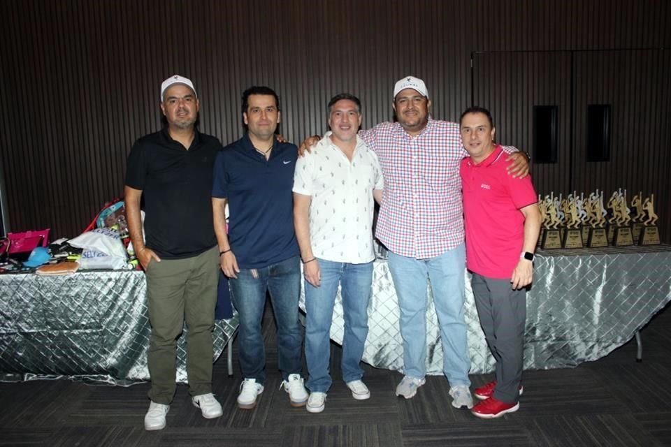 Salvador Cisneros, Fernando Zúñiga, Héctor Moreno, Luis Martínez y Manuel Fuentes