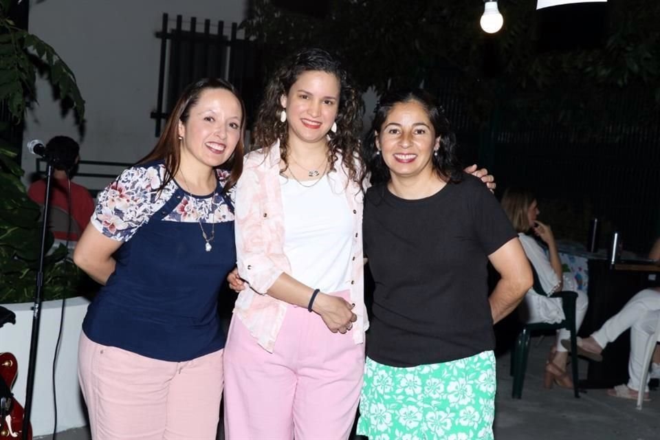Mony Ovando, Elena Llanes y Lili Cantú