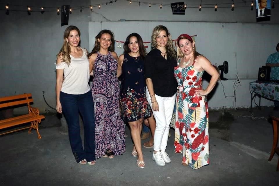 Alma Cavazos, Diana Hinojosa, Wenddy Cavazos, Cristy Guajardo y Jeanette Moebius de Carrillo