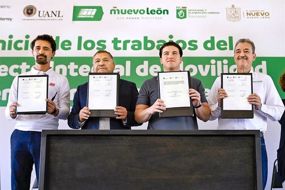 Roberto Vargas, Director de Sistema de Transporte Colectivo Metrorrey; Santos Guzmán, Rector de UANL; Samuel García, Gobernador de NL, y Hernán Villarreal, Secretario de Movilidad y Planeación Urbana.