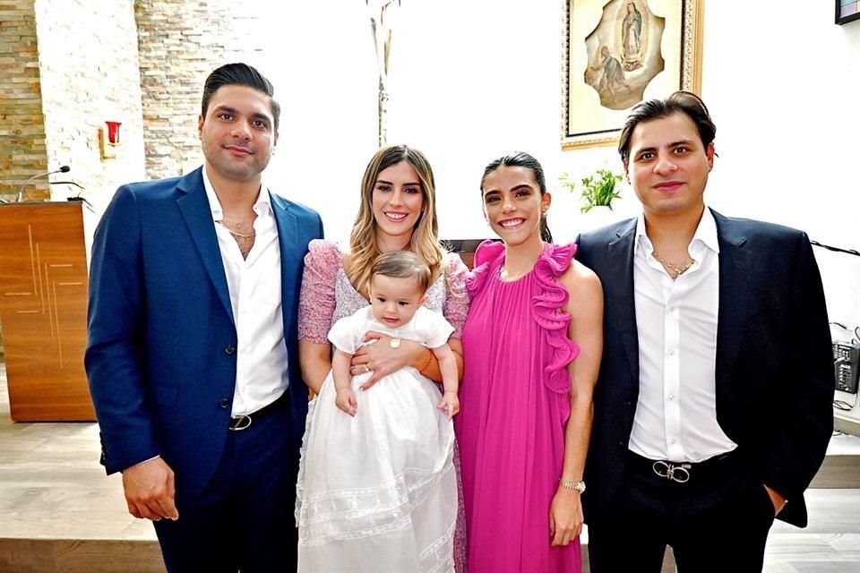 Jorge Canavati, Catalina Álvarez Tostado de Canavati con la bautizada, Alejandra de la Rosa y Bernardo Canavati