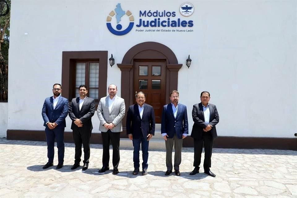 Acudieron el Presidente del Tribunal Superior de Justicia, Arturo Salinas, y el Alcalde de Escobedo, Andrés Mijes.