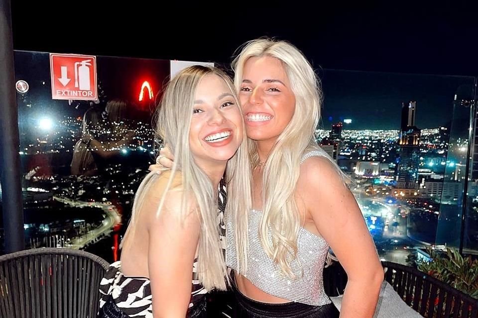 Nadia Medina con Fernanda Escámez