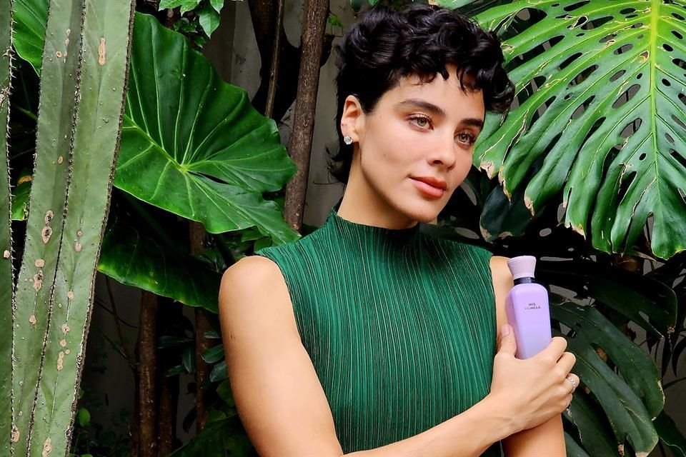 La actriz Esmeralda Pimentel es la embajadora internacional de la nueva colección de perfumes de la casa Adolfo Domínguez.