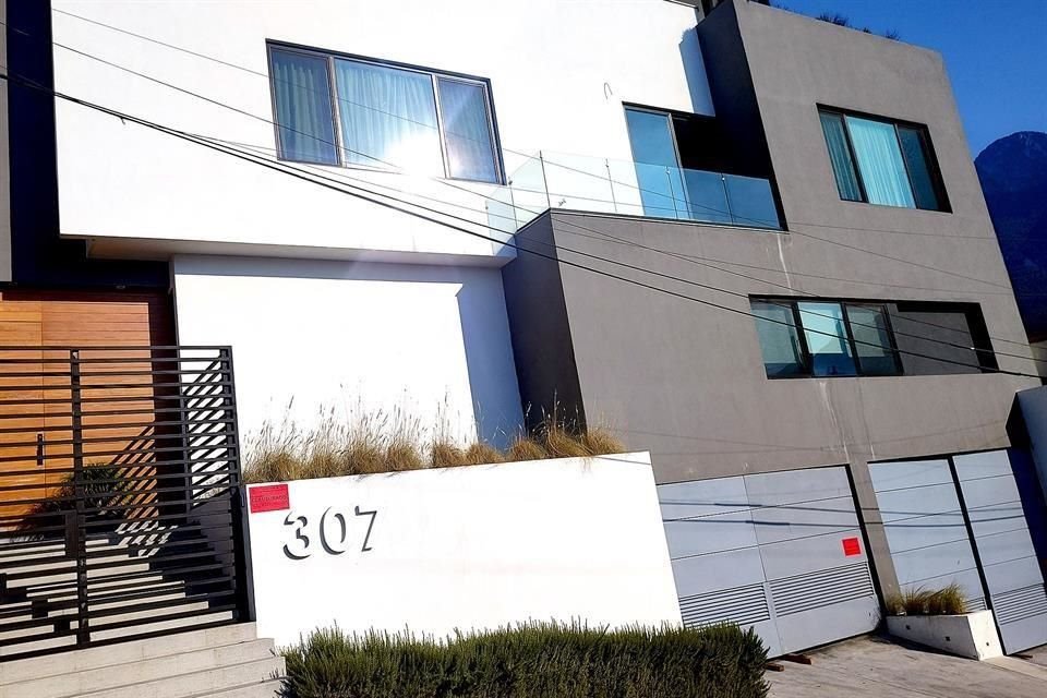Una casa que vecinos dijeron se rentaba para fiestas en Antioquía 307, en Jardines de San Agustín. Se clausuró pero los colonos dicen volvió a operar el pasado fin de semana.