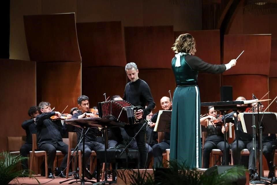 El bandoneonista y compositor argentino Omar Massa, a quien se ha llegado a identificar como un digno sucesor de Astor Piazzolla, también conquistó al público.