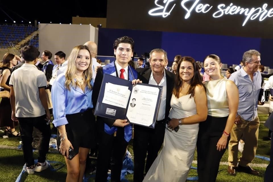 Cecilia Caballero, Mario Roberto Caballero, Mario Caballero, Cecilia de León y Andrea Caballero