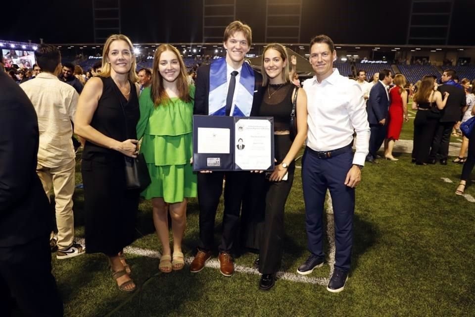 Georgina de Franco, Camila Franco, Juan Ignacio Franco, Chiara Franco y Guillermo Franco