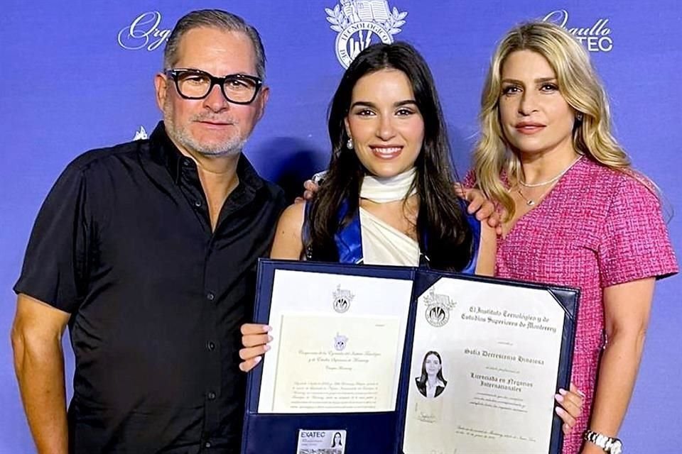 Víctor Decrescenzo, Sofía Decrescenzo Hinojosa y Queta Hinojosa de Decrescenzo