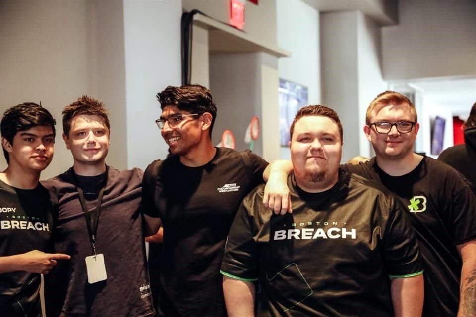 Érick Pérez Lozano, Denholm Taylor, Ben McMellon y Zach Denyer conforman Boston Breach, equipo que compite en la Call of Duty League.