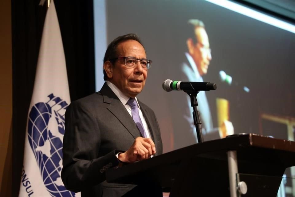 Carlos Salazar Lomelín asumió ayer la presidencia del Cuerpo Consular de Nuevo León.