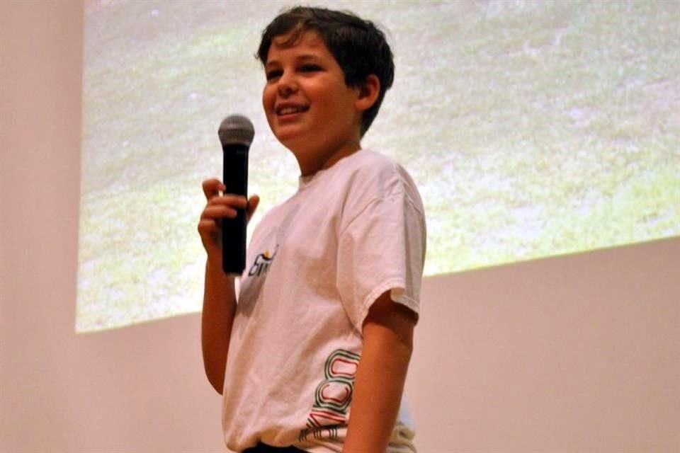 Nachito platicó ante los jóvenes reunidos en el auditorio de la Facultad Libre de Derecho.