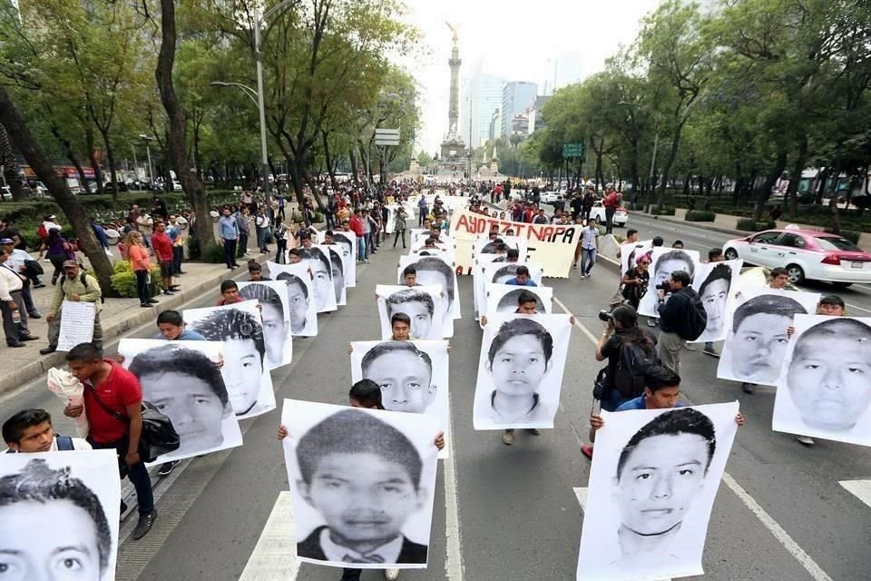 Jueza giró nueva orden de aprehensión a 8 militares que están bajo proceso por caso Ayotzinapa y que habían quedado en libertad provisional.