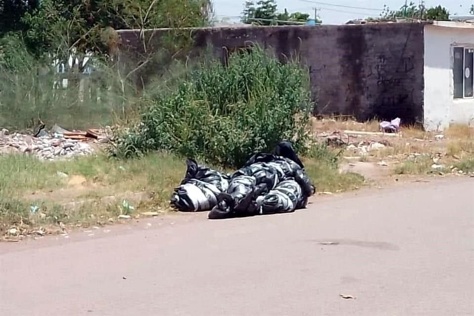 Los cadáveres fueron identificados en el Semefo por familiares.