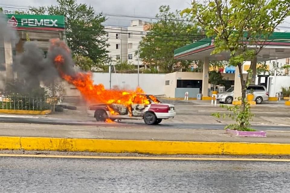Varios vehículos de transporte público y sus conductores fueron atacados ayer en la capital de Guerrero.