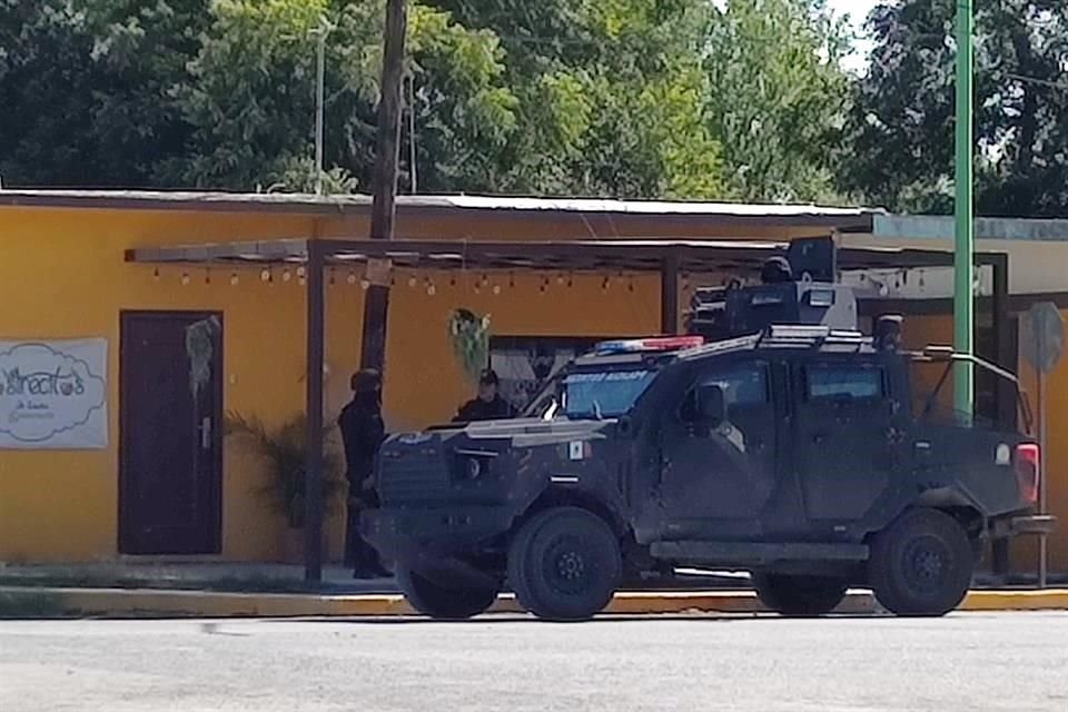 En la entrada al Municipio se colocó una unidad Black Bamba de la Policía estatal.