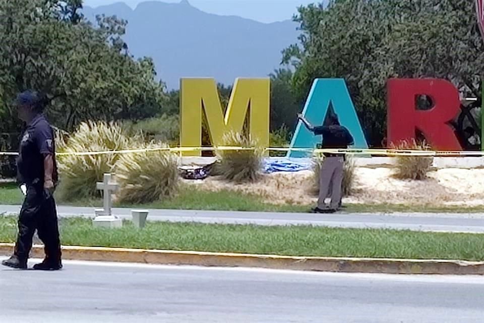 Las cabezas fueron localizadas bajo las letras gigantes que están en el cruce del Bulevar Alfonso Martínez Domínguez y la Carretera a Zuazua.