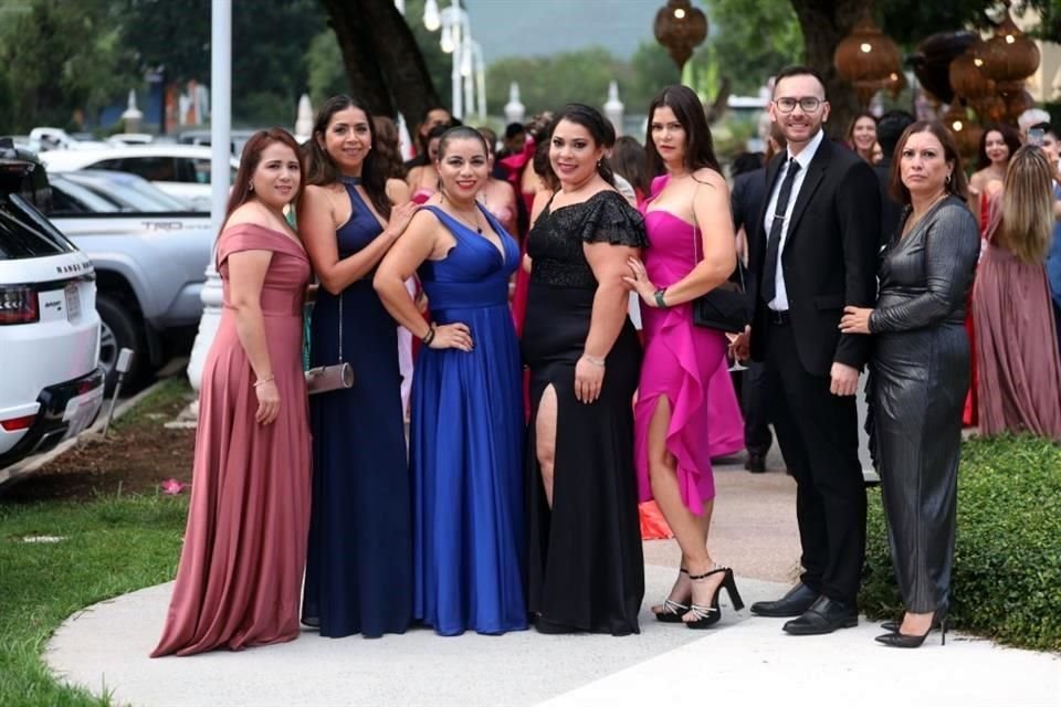 Leda Gutiérrez, Bertha Gutiérrez, Nadia Bravo, Yuri Sánchez, Angélica Padilla, Manuel Muñoz y Olivia Muñoz