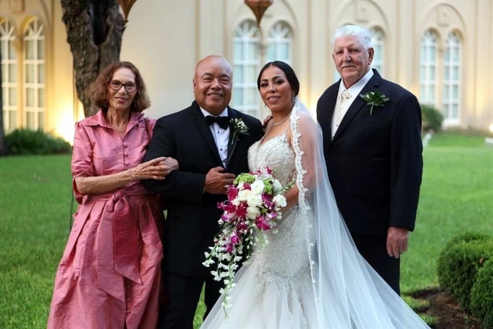 FAMILIA DE LA NOVIA Emiliana Padilla Tapia, LOS NOVIOS y Pablo Toscano Mendoza