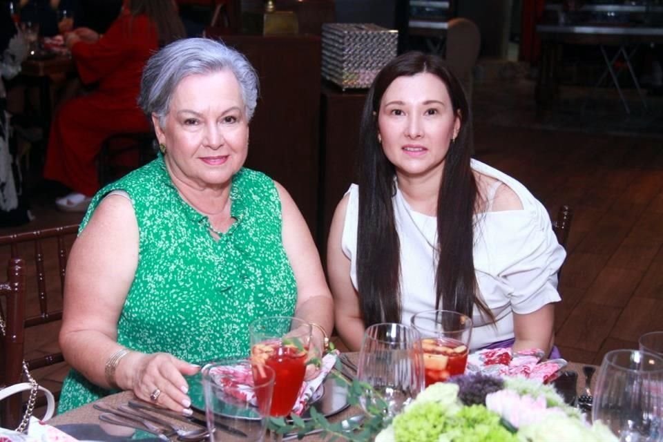 Gloria Josefina Garza y Diana Narváez