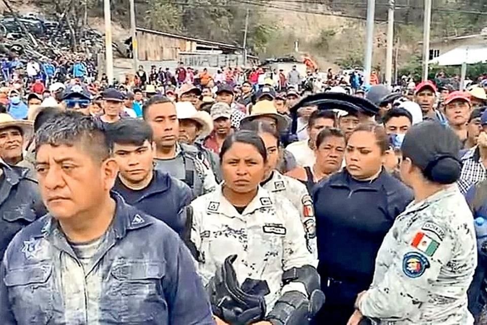 Los agentes estatales y de la Guardia Nacional secuestrados.