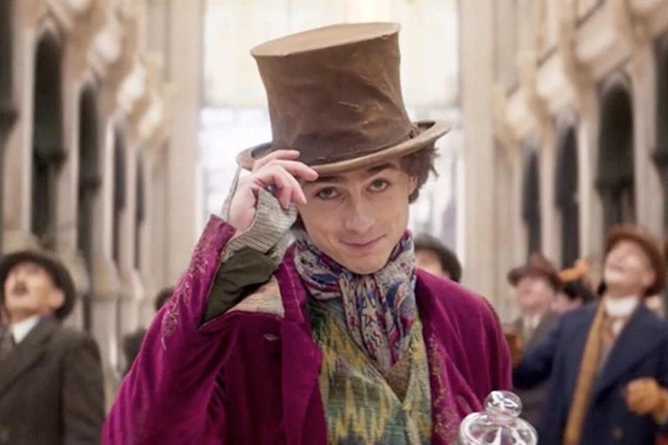 En el primer avance de la película 'Wonka', basada en la novela de Roald Dahl, Timothée Chalamet luce como el joven Willy Wonka.