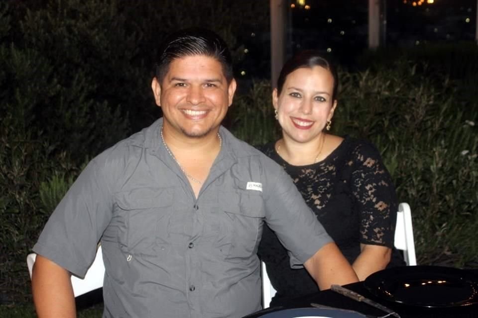 Carlos Chapa y Laura Cavazos