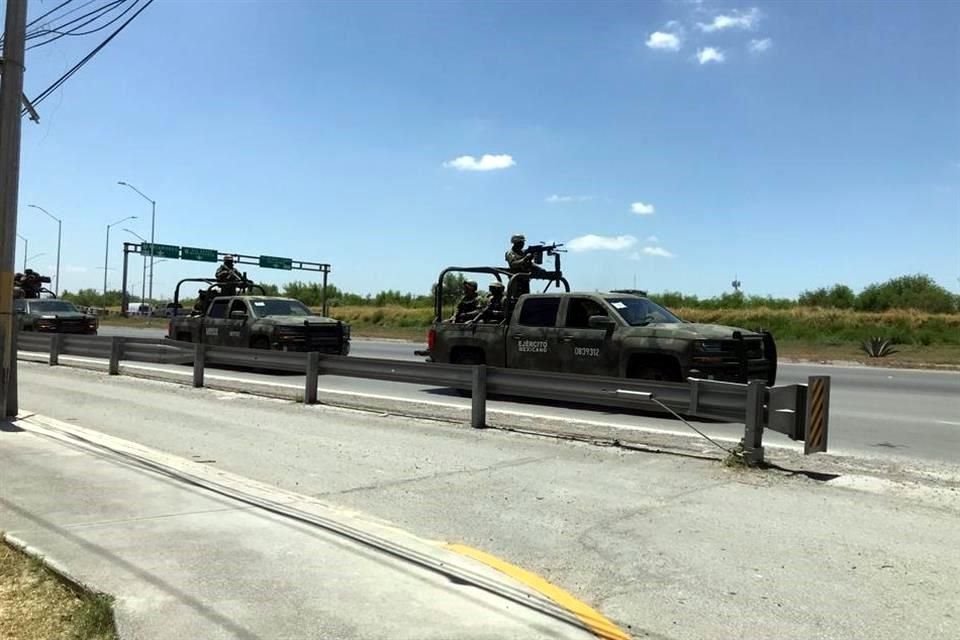 Varias camionetas y jeeps blindados del Ejército arribaron a Reynosa.