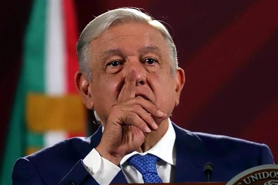 Morena rechazó medidas que dictó INE a AMLO para que evite hablar sobre aspirantes al 2024 y aseguró que limitan la libertad de expresión.