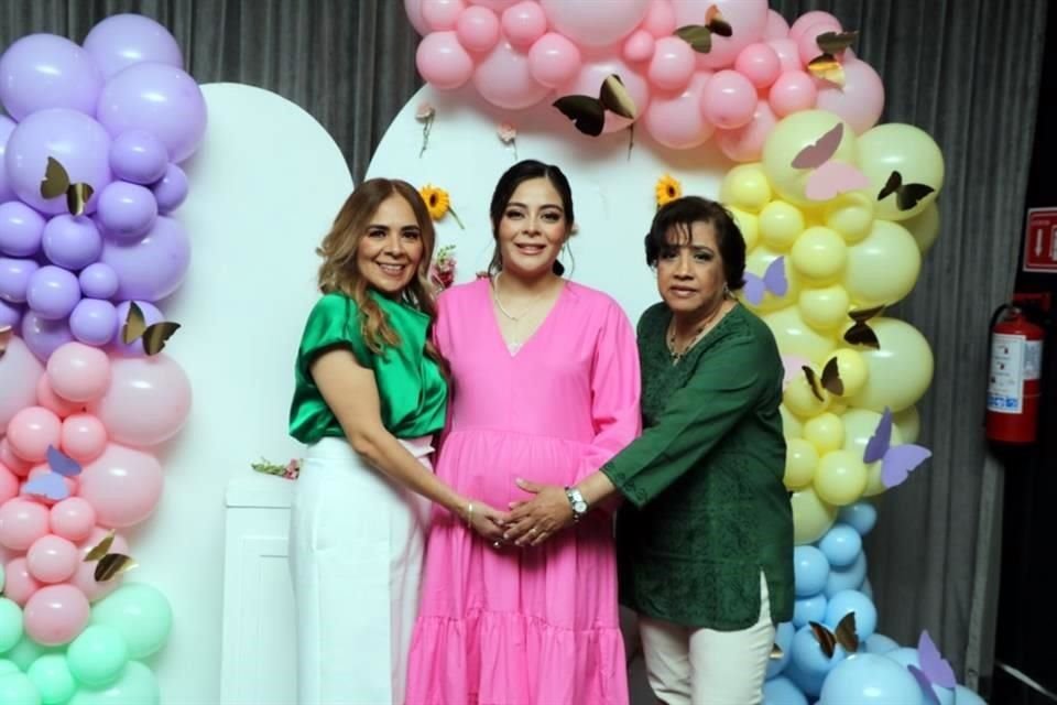 Gabriela Medina,  Diana García de Caballero y Evangelina Salazar de Caballero