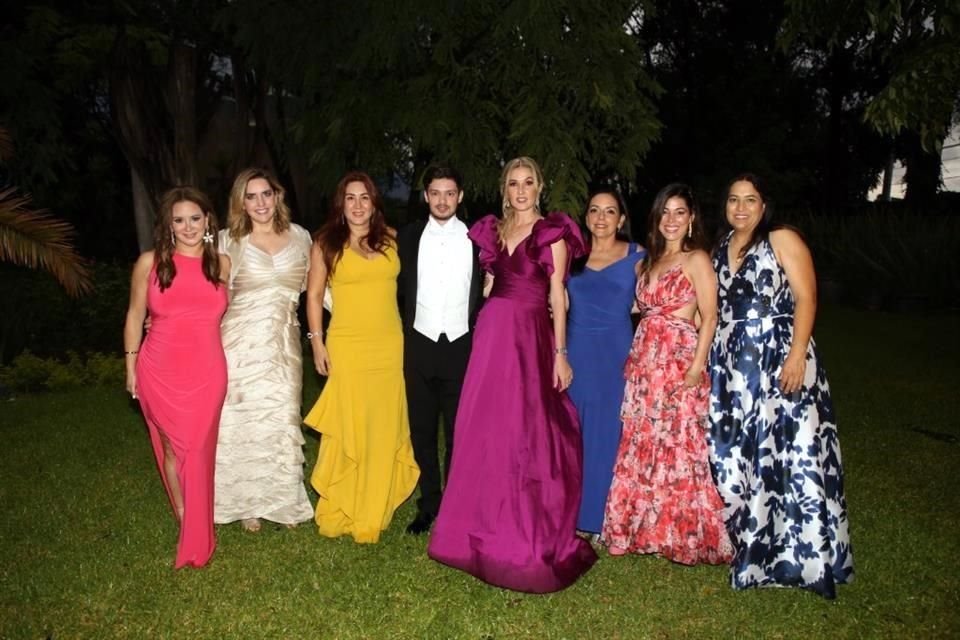 Gerardo Solano Peña, Elsa Peña de Solano y amigas