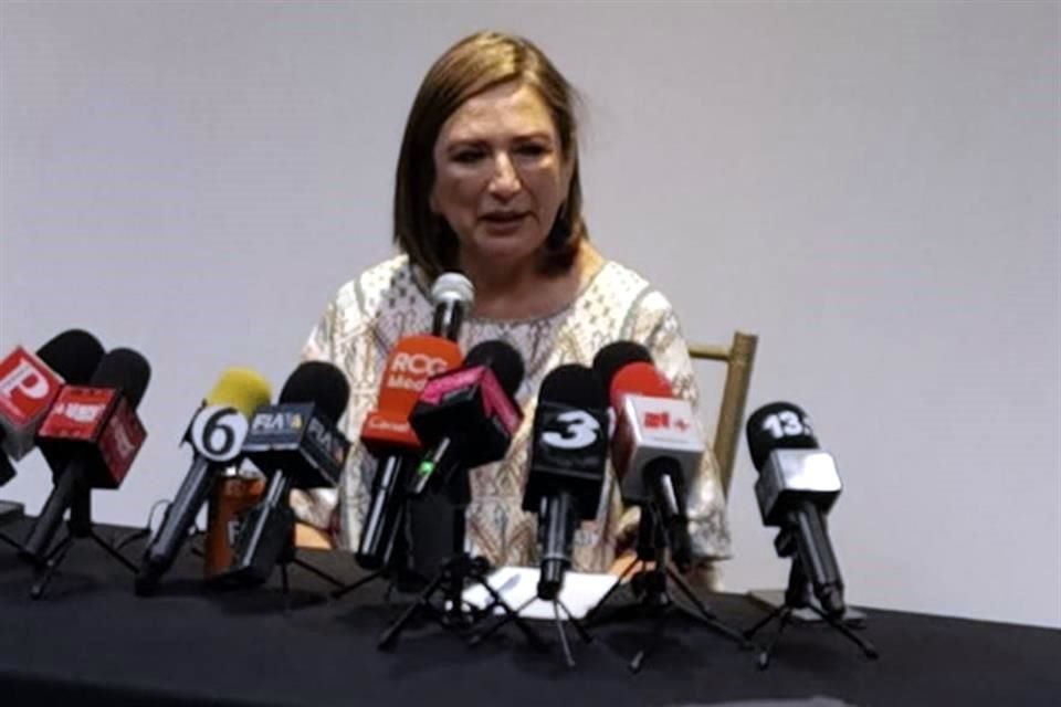 Xóchitl Gálvez habla en conferencia de prensa ofrecida esta mañana en Saltillo.