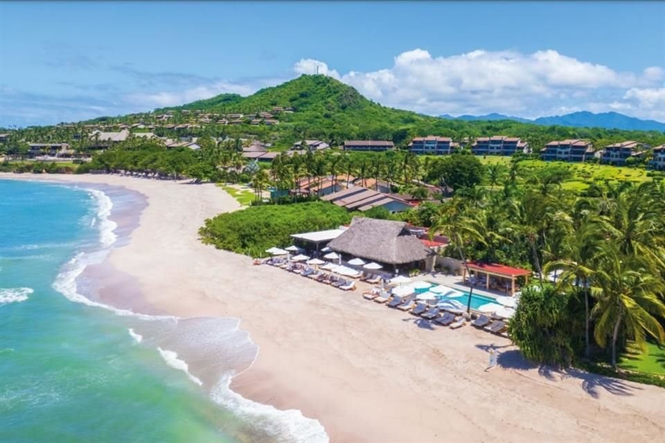 Ambos proyectos hoteleros se desarrollarán en Punta Mita, Nayarit.