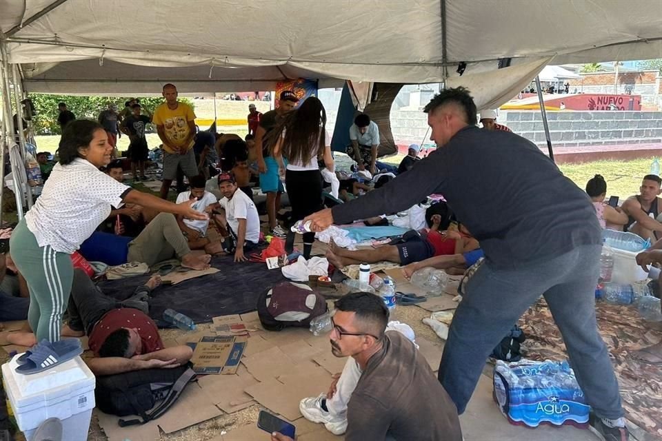 Migrantes en el Parque Morelos de Nuevo Laredo, Tamaulipas.