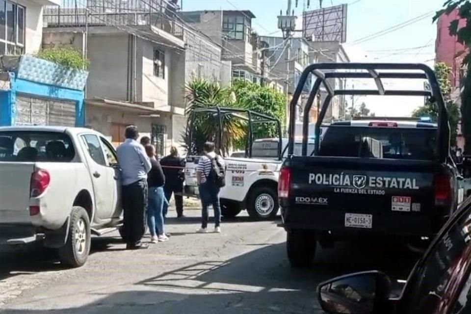 Vecinos observaron un vehículo abandonado y pidieron apoyo de autoridades.