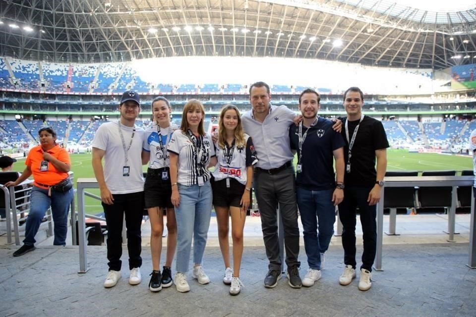 Gerardo Estrada, Valeria Filizola, Gabriela González de Filizola, Ivana Filizola, Manuel Filizola, Manuel Filizola y Diego de la Garza