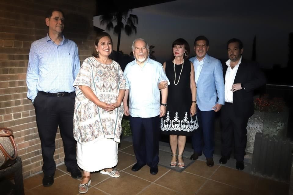 Xóchitl Gálvez, aspirante a coordinar el Frente Amplio Opositor en las elecciones presidenciales del 2024 sostuvo una reunión con empresarios en San Pedro.