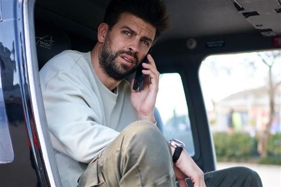 Gerard Piqué dejó a sus hijos con su abuela para irse a trabajar con Clara Chía.