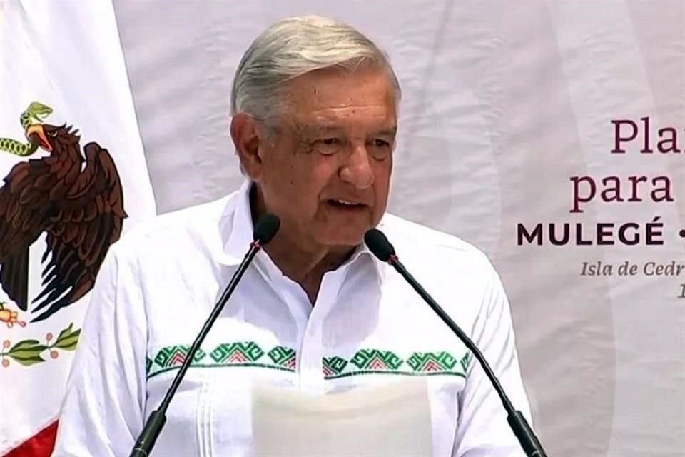 AMLO encabezó un mitin  en la Isla de Cedros, en Baja California Sur.