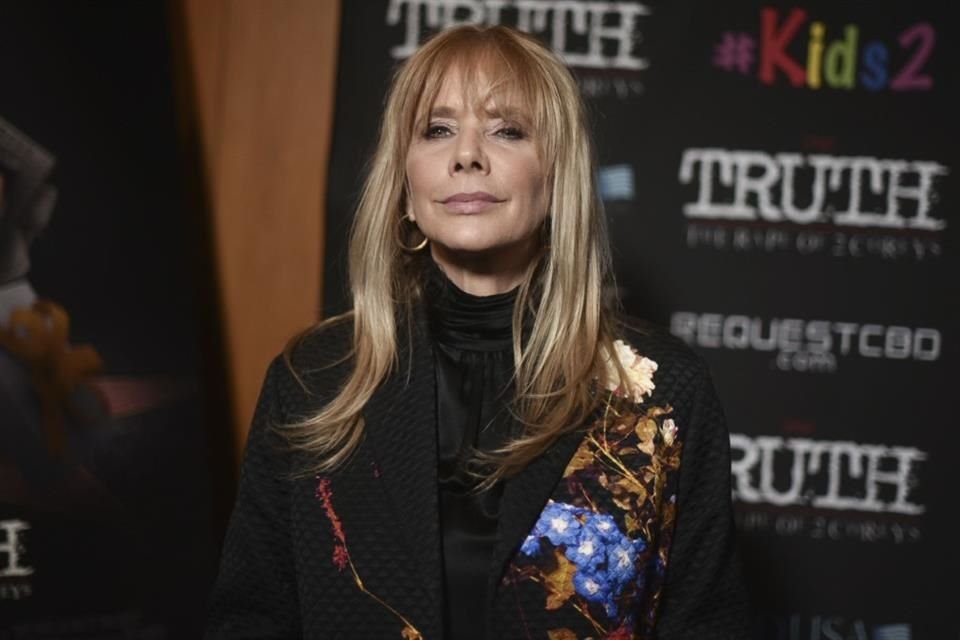 La actriz Rosanna Arquette chocó contra un centro comercial en Malibú; nadie resultó herido.