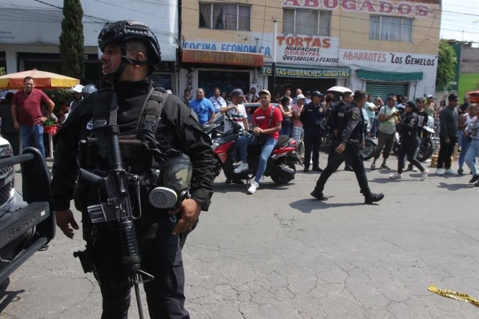 Tras el enfrentamiento, 200 elementos antimotines resguardaron el Reclusorio Oriente.