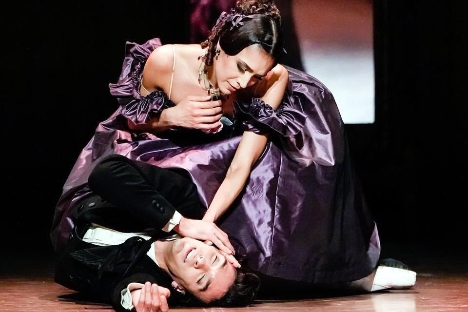Los bailarines principales del Stuttgart, Rocío Alemán y el español Martí Fernández Paixa, hicieron mancuerna en 'La Dama de las Camelias'