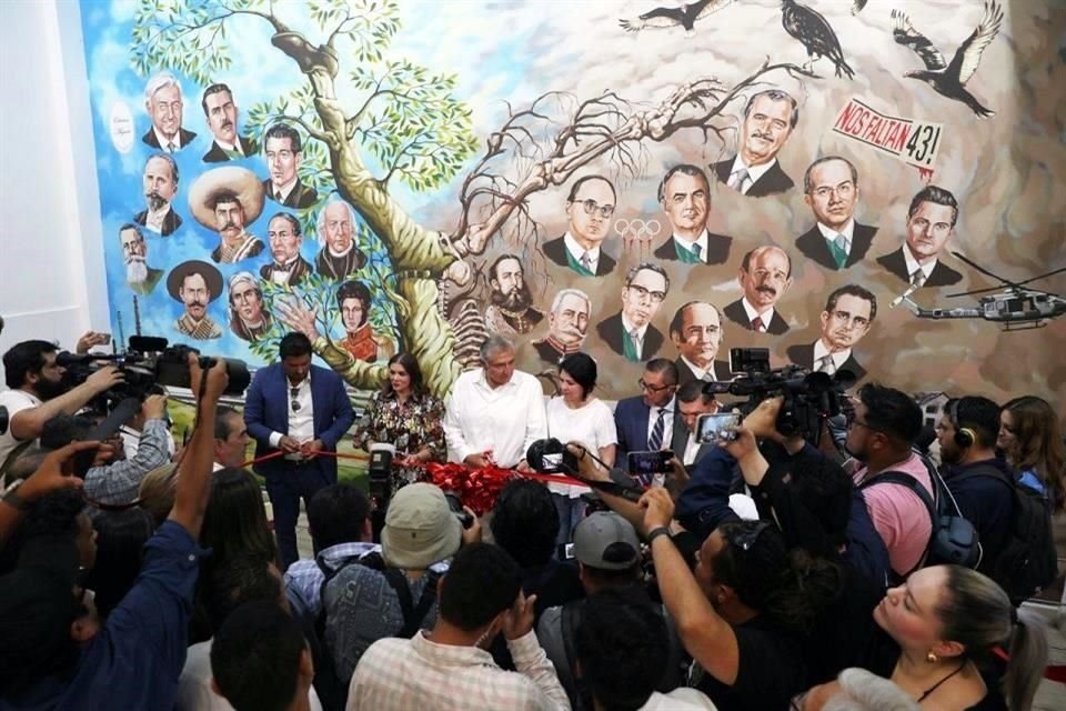 Adán Augusto López tuvo un encuentro con universitarios donde se inauguró un mural dentro de la rectoría de la universidad Cultural, en Cd. Juárez