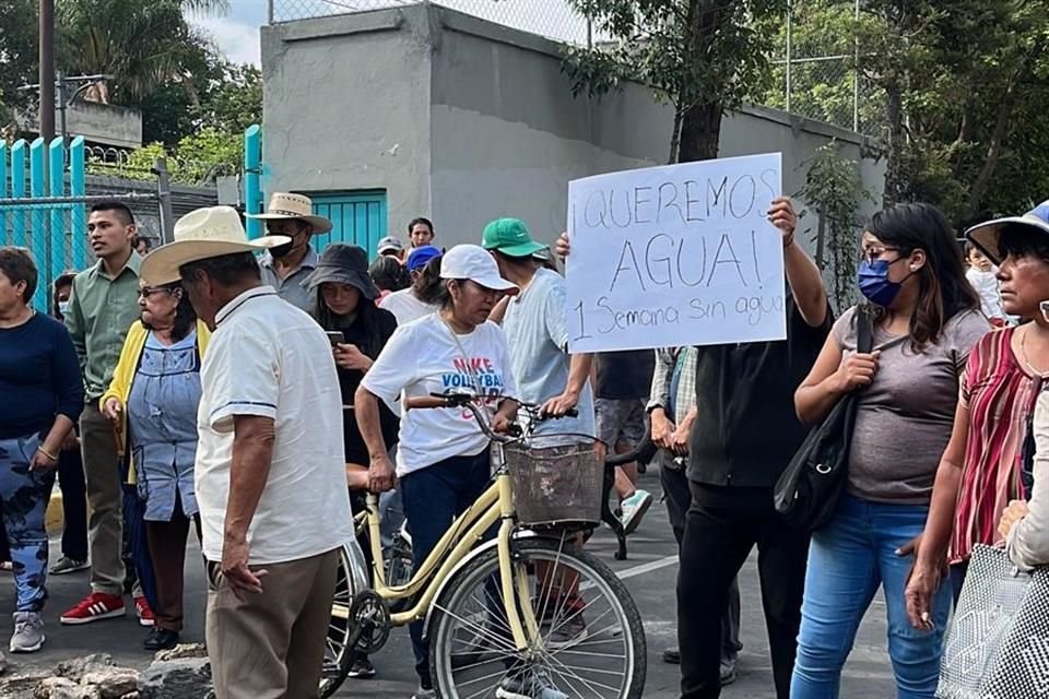 'Personal del Sacmex dialogó con vecinos de Santa Cruz Acalpixca, en Xochimilco, sobre el funcionamiento y suministro del pozo San Luis 18', señalaron.