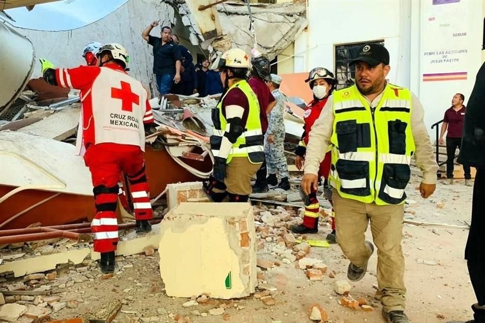 Protección Civil detalló que se derrumbó la estructura y losa de concreto del inmueble.