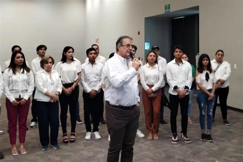 Marcelo Ebrard ofreció una conferencia de prensa en el Aeropuerto Internacional de Tampico.