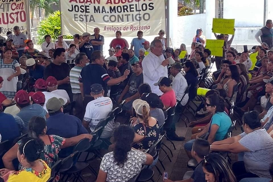 El aspirante presidencial Adán Augusto López se encuentra de gira en Quintana Roo.