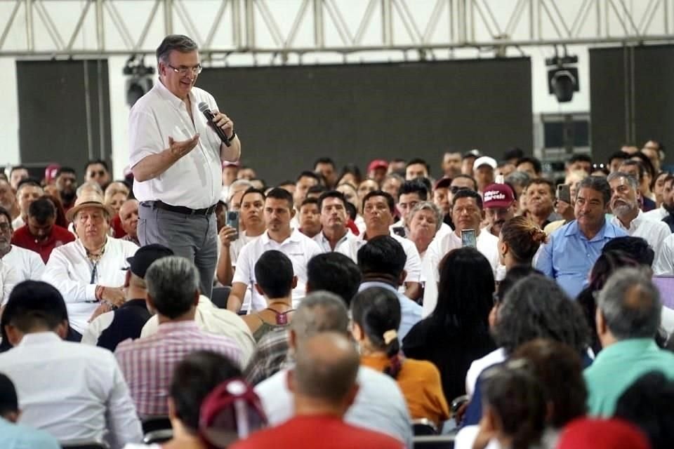 Marcelo Ebrard encabezó una asamblea informativa en Colima.