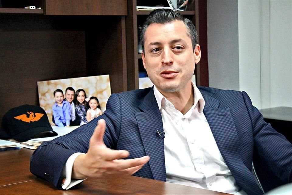 Tras posicionarse en lugar 3 en encuesta REFORMA sobre aspirantes a Presidencia, Colosio agradeció a gente pero dijo que no se distraerá.