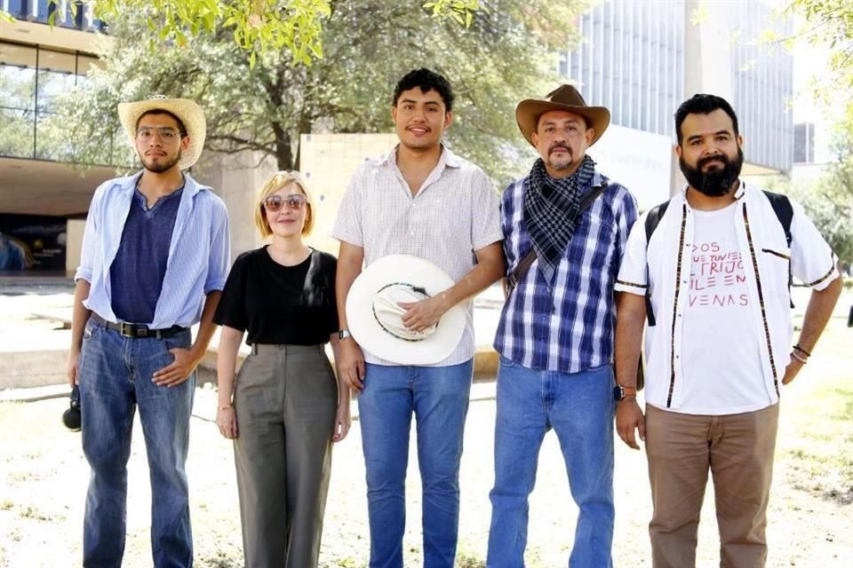 Integrantes del colectivo #UnRíoEnElRío exigieron sostener una audiencia con el Gobierno del Estado.
